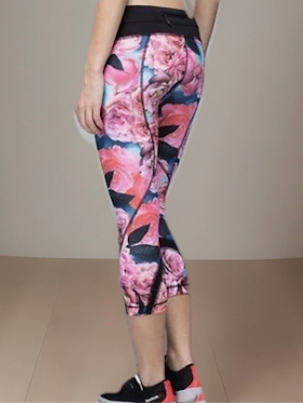 LULULEMON Leggings Size 4 Black/ Secret Garden Inspire Crop ll SPECIAL EDITION - Picture 6 of 13